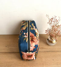 Charger l'image dans la galerie, TROUSSE DE TOILETTE