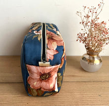 Charger l'image dans la galerie, TROUSSE DE TOILETTE