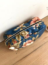 Charger l'image dans la galerie, TROUSSE DE TOILETTE