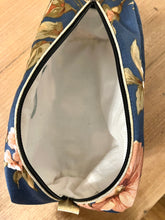 Charger l'image dans la galerie, TROUSSE DE TOILETTE