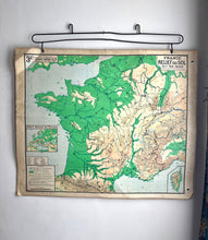 Charger l'image dans la galerie, ANCIENNE AFFICHE SCOLAIRE "RELIEF DU SOL - FRANCE"