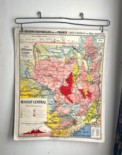 Charger l'image dans la galerie, ANCIENNE AFFICHE SCOLAIRE "LES RÉGIONS NATURELLES DE LA FRANCE" - LE MASSIF CENTRAL