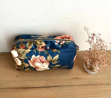 Charger l'image dans la galerie, TROUSSE DE TOILETTE