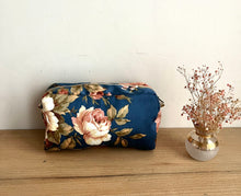 Charger l'image dans la galerie, TROUSSE DE TOILETTE