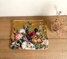 Charger l'image dans la galerie, POCHETTE "OEILLETS"