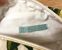 Charger l'image dans la galerie, TROUSSE DE TOILETTE