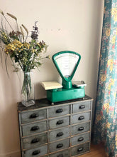 Charger l'image dans la galerie, ANCIENNE BALANCE D'ÉPICERIE