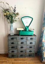 Charger l'image dans la galerie, ANCIENNE BALANCE D'ÉPICERIE