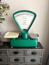 Charger l'image dans la galerie, ANCIENNE BALANCE D'ÉPICERIE