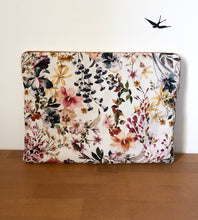 Charger l'image dans la galerie, HOUSSE ORDINATEUR 15 POUCES « VIOLETTE »