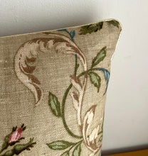 Charger l'image dans la galerie, COUSSIN "BOUQUET"