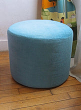 Charger l'image dans la galerie, POUFS VINTAGE RESTAURÉS EN VELOURS