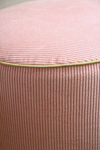 Charger l'image dans la galerie, POUFS VINTAGE RESTAURÉS EN VELOURS