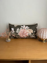 Charger l'image dans la galerie, COUSSIN "PIVOINES"