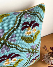 Charger l'image dans la galerie, COUSSIN "CANEVAS"