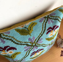 Charger l'image dans la galerie, COUSSIN "CANEVAS"