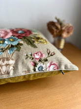 Charger l'image dans la galerie, COUSSIN "BOUQUET"