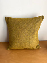 Charger l'image dans la galerie, COUSSIN "CANEVAS"