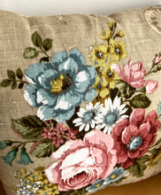 Charger l'image dans la galerie, COUSSIN "BOUQUET"