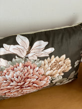 Charger l'image dans la galerie, COUSSIN "PIVOINES"