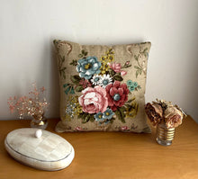 Charger l'image dans la galerie, COUSSIN "BOUQUET"