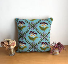 Charger l'image dans la galerie, COUSSIN "CANEVAS"