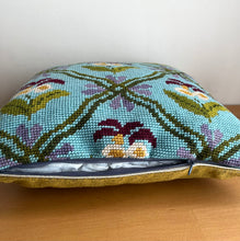 Charger l'image dans la galerie, COUSSIN "CANEVAS"