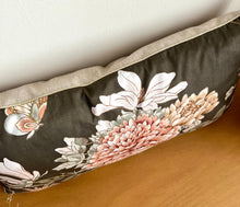 Charger l'image dans la galerie, COUSSIN "PIVOINES"