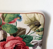 Charger l'image dans la galerie, HOUSSE ORDINATEUR 15 POUCES "ROSES"