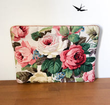 Charger l'image dans la galerie, HOUSSE ORDINATEUR 15 POUCES "ROSES"