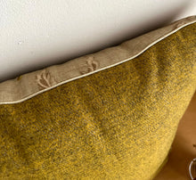 Charger l'image dans la galerie, COUSSIN "BOUQUET"