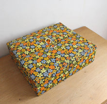 Charger l'image dans la galerie, BOITE ANCIENNE EN TISSU