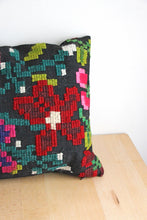 Charger l'image dans la galerie, COUSSIN EN KILIM MOLDAVE