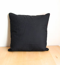 Charger l'image dans la galerie, COUSSIN EN KILIM MOLDAVE VINTAGE