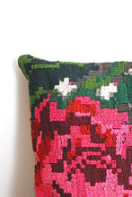 Charger l'image dans la galerie, COUSSIN EN KILIM MOLDAVE VINTAGE