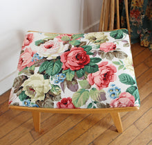 Charger l'image dans la galerie, OTTOMAN VINTAGE "ROSES"