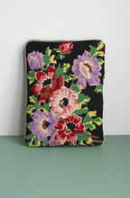 Charger l'image dans la galerie, HOUSSE IPAD EN CANEVAS VINTAGE