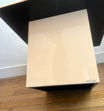 Charger l'image dans la galerie, TABLE BASSE "DAVID LANGE"