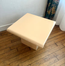 Charger l'image dans la galerie, TABLE BASSE "DAVID LANGE"