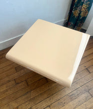 Charger l'image dans la galerie, TABLE BASSE "DAVID LANGE"