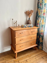 Charger l&#39;image dans la galerie, COMMODE VINTAGE EN BOIS VERNIS