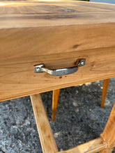 Charger l'image dans la galerie, TABLE DE FERME EN MERISIER