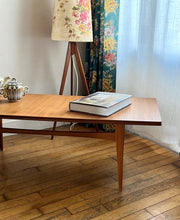 Charger l&#39;image dans la galerie, TABLE BASSE DESIGN SCANDINAVE