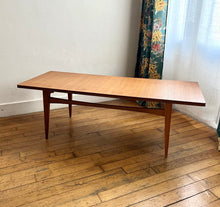 Charger l&#39;image dans la galerie, TABLE BASSE DESIGN SCANDINAVE