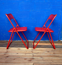 Charger l'image dans la galerie, DUO DE CHAISES PLIANTES EN MÉTAL PERFORÉ