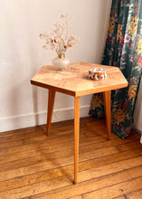 Charger l'image dans la galerie, TABLE D'APPOINT EN MARQUETERIE