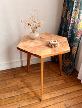 Charger l'image dans la galerie, TABLE D'APPOINT EN MARQUETERIE
