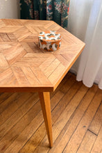 Charger l'image dans la galerie, TABLE D'APPOINT EN MARQUETERIE