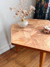 Charger l'image dans la galerie, TABLE D'APPOINT EN MARQUETERIE