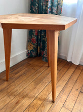 Charger l'image dans la galerie, TABLE D'APPOINT EN MARQUETERIE